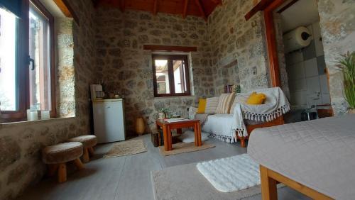 Messaia House | homonatura petrinum