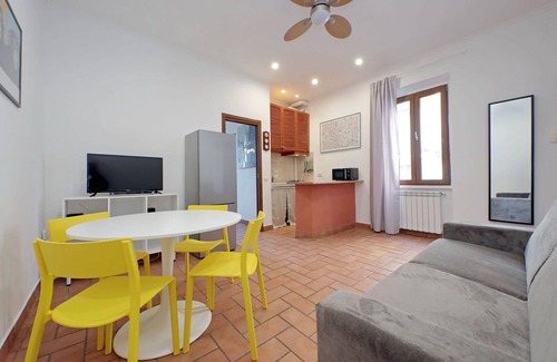 Quartiere XVII Trieste Apartment | Homs, Comfortable 1 Br Apartment By Halldis