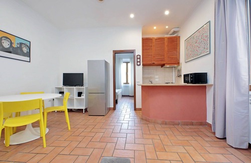 Quartiere XVII Trieste Apartment | Homs, Comfortable 1 Br Apartment By Halldis