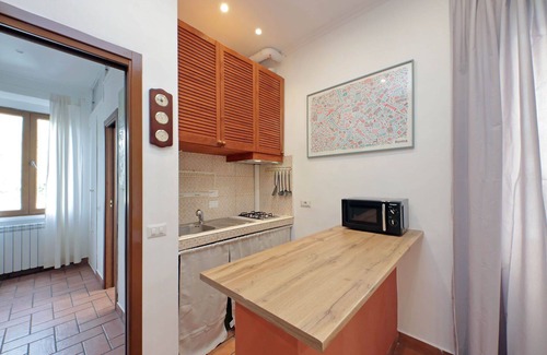 Quartiere XVII Trieste Apartment | Homs, Comfortable 1 Br Apartment By Halldis