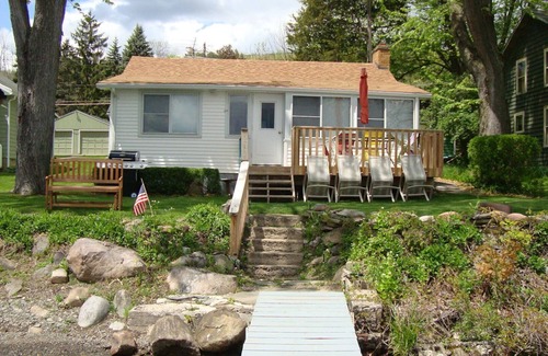 Honeoye Cottage | HONEOYE LAKE - A Cozy Lakefront Cottage