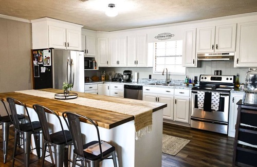 Donalsonville House | "Honey Hole on Lake Seminole" Lake front home with Boat Lift and Beautiful Views