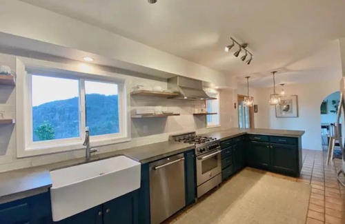 Ukiah Villa | Honey House Villa, wineries, views, pool, hot tub