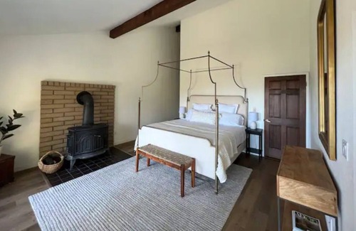 Ukiah Villa | Honey House Villa, wineries, views, pool, hot tub