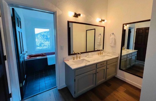 Ukiah Villa | Honey House Villa, wineries, views, pool, hot tub