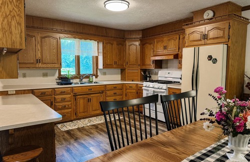 Millersburg House | Honey Run King Suite ~between Millersburg & Berlin