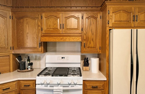 Millersburg House | Honey Run King Suite ~between Millersburg & Berlin
