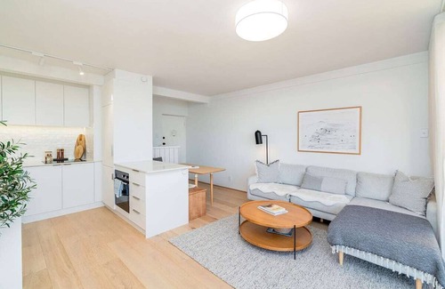 Scarborough Apartment | HoneyB - 2 bed Apt on the beach