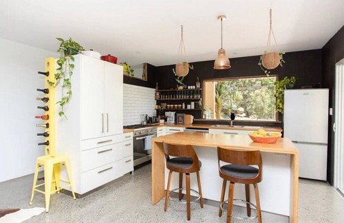 Wooyung House | Honeybird Hideaway. A private subtropical retreat