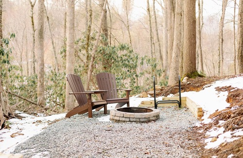 Roan Mountain Cabin | Honeymoon Cabin-4 Wheel Drive highly recommended during Winter