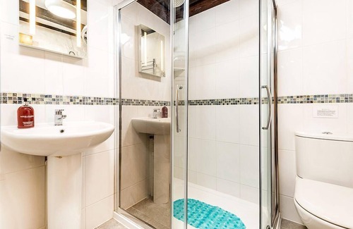 Whitchurch Canonicorum Cottage | Honeypot Cottage - with Logburner, Indoor Pool, Spa, Sauna, Aplacas! Sleeps 3 guests in 2 bedrooms