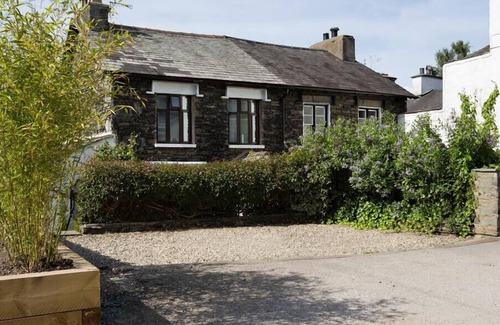 Bowness-on-Windermere Cottage | HONEYSUCKLE COTTAGE, with open fire in Bowness-On-Windermere