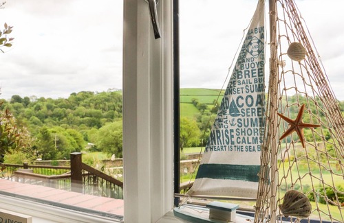 Barnstaple Cottage | HONEYSUCKLE COTTAGE, family friendly, with a garden in Barnstaple