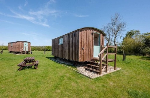 Monk Soham Cabin | Honeysuckle Farm Hut 3 - Suffolk Farm Holidays