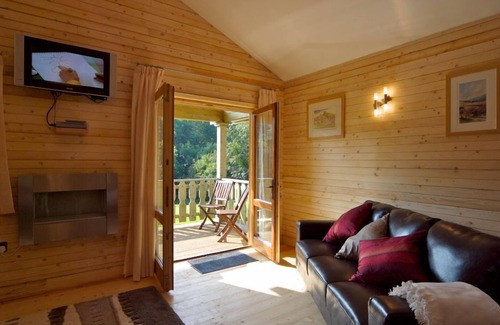 Richmond Cabin | Honeysuckle Single Storey Log Cabin, sleeps up to 4
