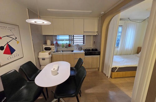 Mapo Apartment | hongdae station 30 sec/Spacious 3-bedroom