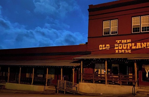 Coupland House | HonkyTonk dreams are made here! 7 rooms above a Legendary Texas Dancehall.