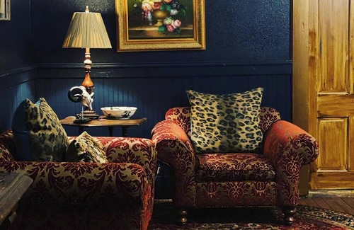 Coupland House | HonkyTonk dreams are made here! 7 rooms above a Legendary Texas Dancehall.