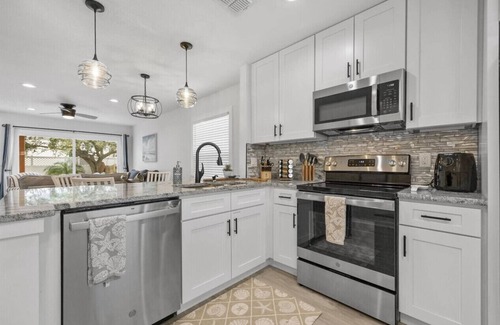 Jacksonville Beach House | Honu Hut*2 Blocks to Ocean