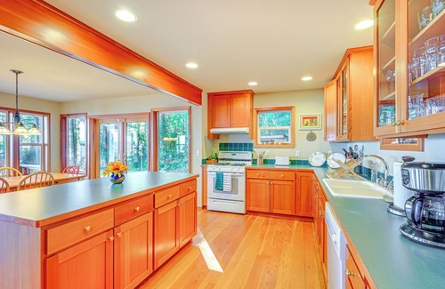 Brinnon Cabin | Hood Canal Home w/Stunning Views & Private Beach