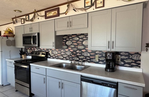 Roach House | 'Hook House' Lakefront home in quiet cove with beautiful view.