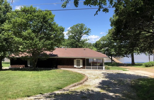 Roach House | 'Hook House' Lakefront home in quiet cove with beautiful view.