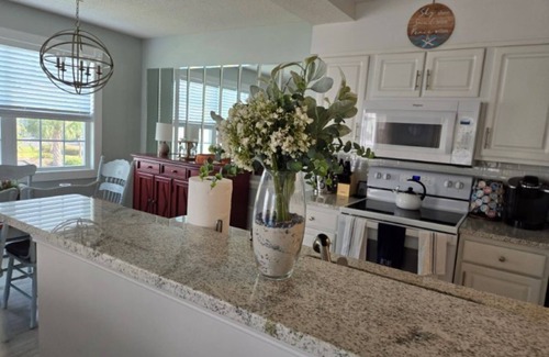 Calabash Condo | Hook Line & Sinker - Tee up and relax at our cozy 2 bedroom 2 bath condo.