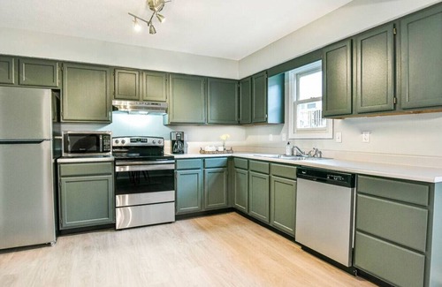 Bloomington Condo | Hoosier Corner-Walk to IU Campus!