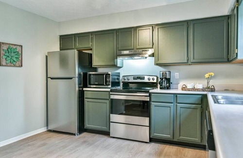 Bloomington Condo | Hoosier Corner-Walk to IU Campus!