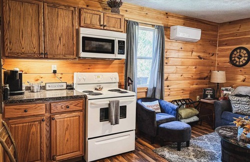 Freetown Apartment | Hoosier National Hideaway