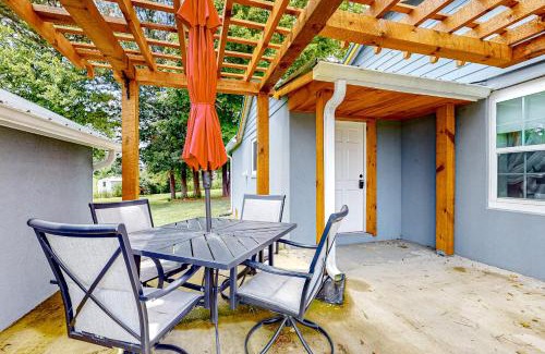 Hendersonville House | Hoots Hideaway