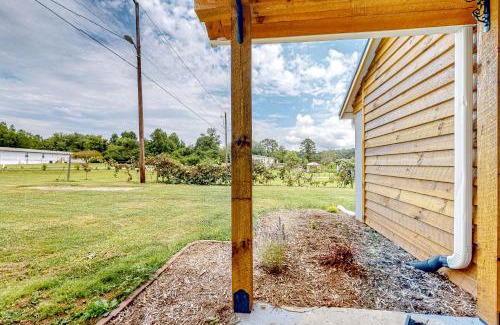 Hendersonville House | Hoots Hideaway