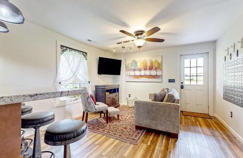 Hendersonville House | Hoots Hideaway