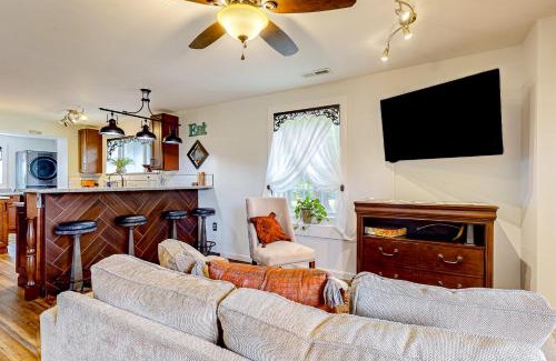 Hendersonville House | Hoots Hideaway