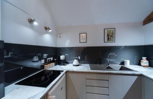Moreton House | Hop Cottage Coddington Vineyard