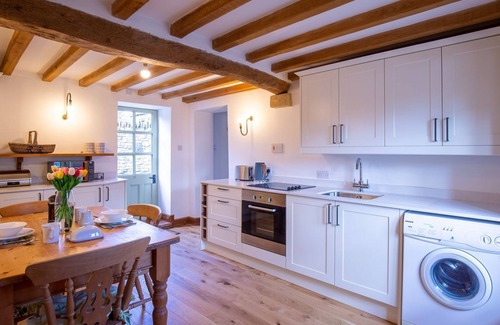 Bourton Cottage | Hope Cottage, Naunton - pet friendly with a wood burner and garden