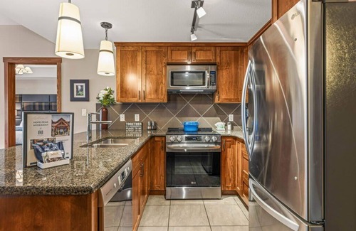 Canmore Condo | Hope Peak Hydeaway at Stoneridge