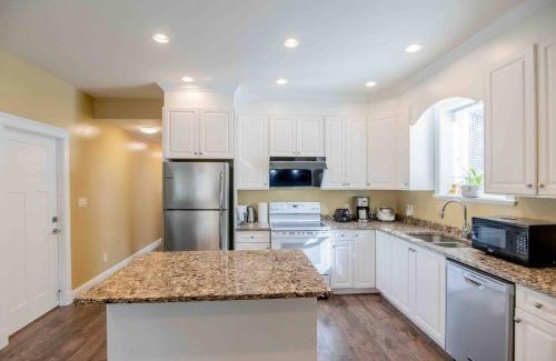 Regional District of Nanaimo Apartment | Hope's Happy Suite