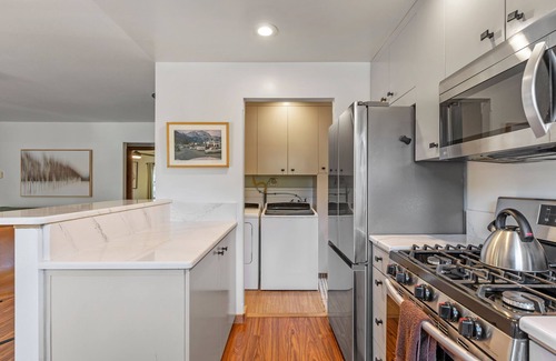 June Lake House | Hoppy Hollow, a charming bungalow located next to the brewery!