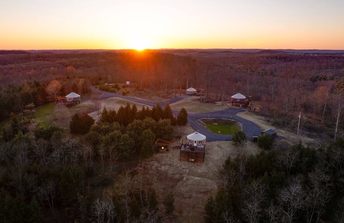 Knox Dale House | Horizon Hideout YURT w/HOT TUB, Smart TV + VIEWS!