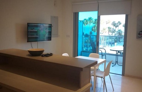 Larnaca City Centre Apartment | Horizon Luxury Suite at Finikoudes Beach 303