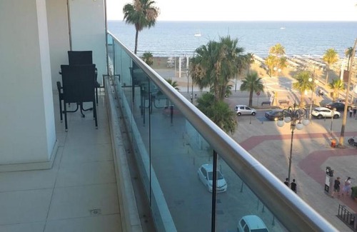 Larnaca City Centre Apartment | Horizon Luxury Suite at Finikoudes Beach 303
