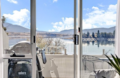 Jindabyne Apartment | Horizons 306 - Deluxe Lake Front Studio l Pool l Tennis l WiFi l BBQ