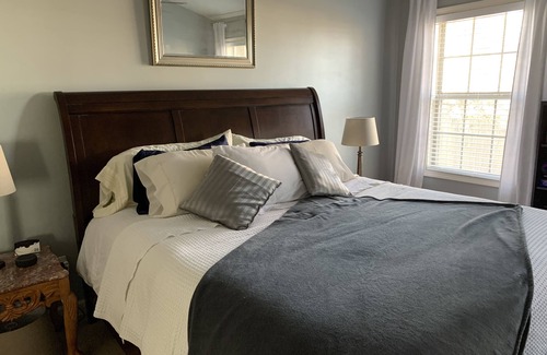 Masterson Station House | Horse country home - no stairs - sleeping and dining for 10