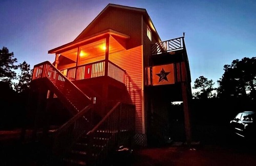 Carova Beach House | Horse Inn Around: Pet Friendly-so bring the whole family! Just 3 mins to beach