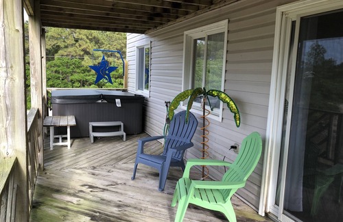 Carova Beach House | Horse Inn Around: Pet Friendly-so bring the whole family! Just 3 mins to beach