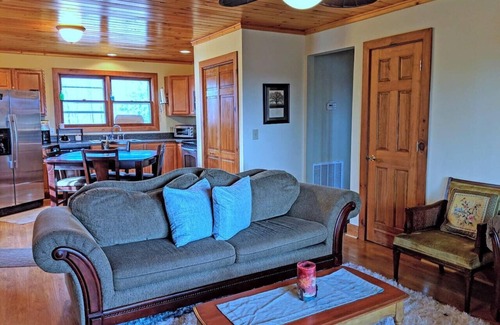 Deep Gap House | Horseshoe Haven*Pets OK*Scrn Porch*BBQ Grl*Resort