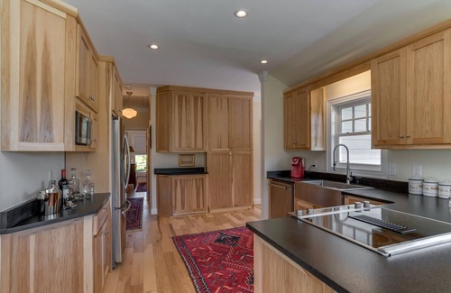 Columbus House | Horseshoe Hill | 10 Minutes to TIEC | Stables and Pasture Available Upon Request