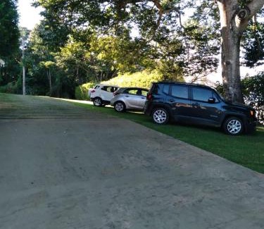 Capitolio House | Hospedagem Casa Branca Localizada em um bairro nobre de Capitólio, Escarpas do Lago