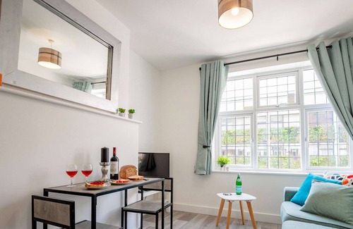 Caterham Apartment | Host & Stay | Croydon Road Dwelling
